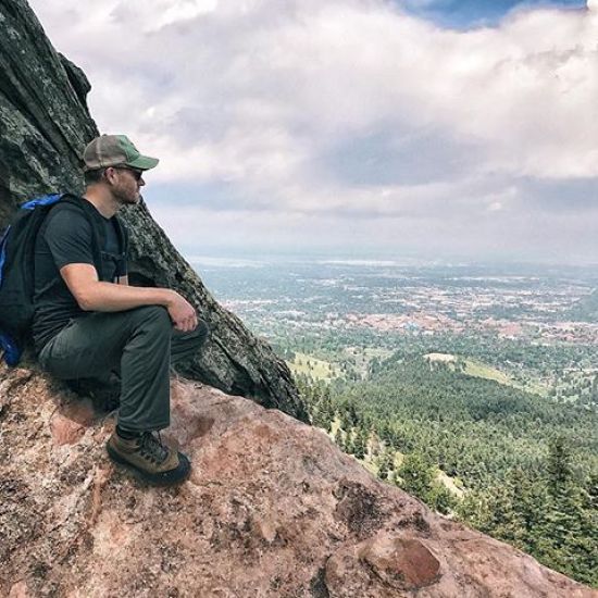 So happy to be in Colorado right now. Spent the day hiking the Flatirons yesterday. Photo by @kimknoll •
#flatirons #royalarch #colorado #denver #windycitylivin