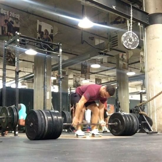 #tbt to this past Monday with a big PR in the deadlift. What I thought was 475lb initially on the bar was actually 485lb after recounting. This is a 25lb increase from my previous 1RM. Hitting PR's don't happen often, especially as training and biological age increase. So it's nice to see some hard work paying off! •
•
#crossfit #strength #deadlift #windycitylivin #windycitycrossfit #nike #niketraining #stopexercisingstarttraining