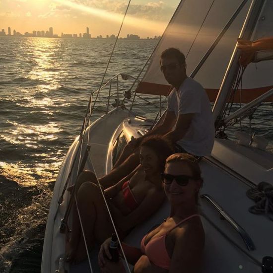 New friends, old lovers
.
.
.
.
.
#chicagosunset #chicagogoldenhour #windycity #windycitylivin #chicagolivin #chicagoliving #chicagogram #chicagoland #chicagolife #chicagonights #chicagoskyline #chicagosummer #chicagosummers #belomntharbor #chicagosailing #chicagoharbors