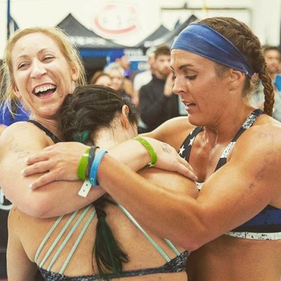 Throwing it back one of the most fun weekend comps @thegranitegames with these badasses @kellybenfey @dogsndonuts and the #windycity crew. This rope climb event was my favorite! #tbt #proteamof3 #granitegames #basicnbadass #killthequit #stayinyourlane #dontbeababy #riptan #allthedonuts #windycitylivin #builtwithbecca