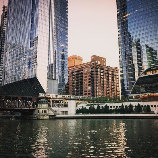 No matter how small we feel at times, everyone and everything has a purpose. #dreamingofsunnydays :
:
:
:
:
#onchicagotime #chicago #theel #chicagotransitauthority #cta #chicagotransportation #chicagoriver #windycity #windycitylivin #chitown #chitownlove #city #cityscape #citylife #skyskraper #smalltrain #bridges #sunshine #chicagowinter