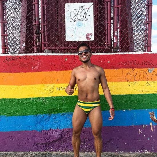 Probably the last beach and speedo weather in Chicago so might as well soak it in and enjoy the sun and yeah have a pic with the infamous rainbow tower.  Happy Labor Day y’all! #LoveWins
.
.
.
#chicago #hollywoodbeachchicago #hollywoodbeach #budgysmuggler #chitown #summer #summer2018 #chicagosummer #labordayweekend #lnstafit #quads #biglegs #tannedboy #brownskin #hot #summer #windycitylivin